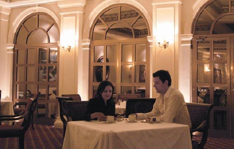 Safi Royal Luxury Valle San Pedro Garza Garcia Restaurant foto A restaurant in Tehran