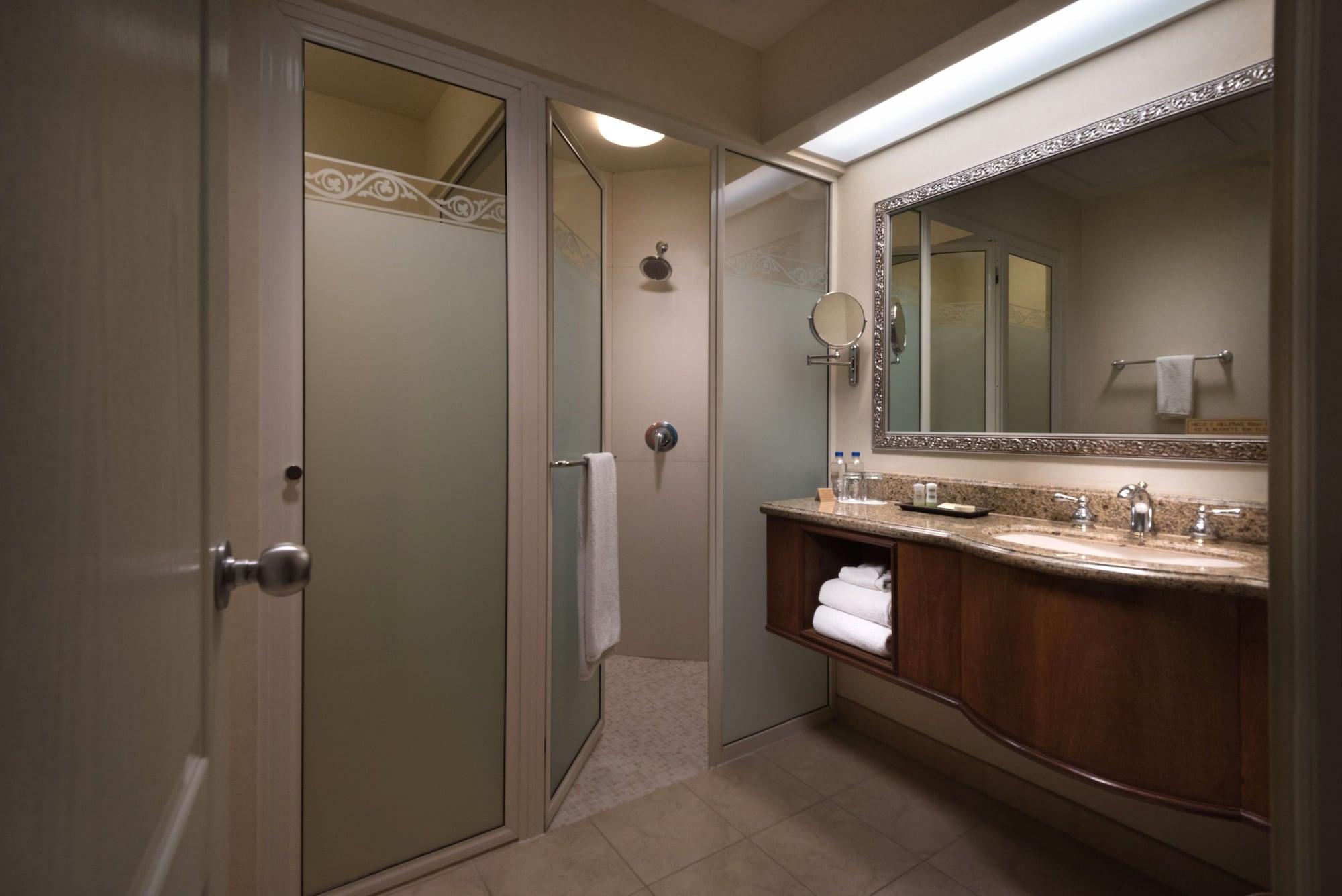 Safi Royal Luxury Valle San Pedro Garza Garcia Buitenkant foto A bathroom in a hotel