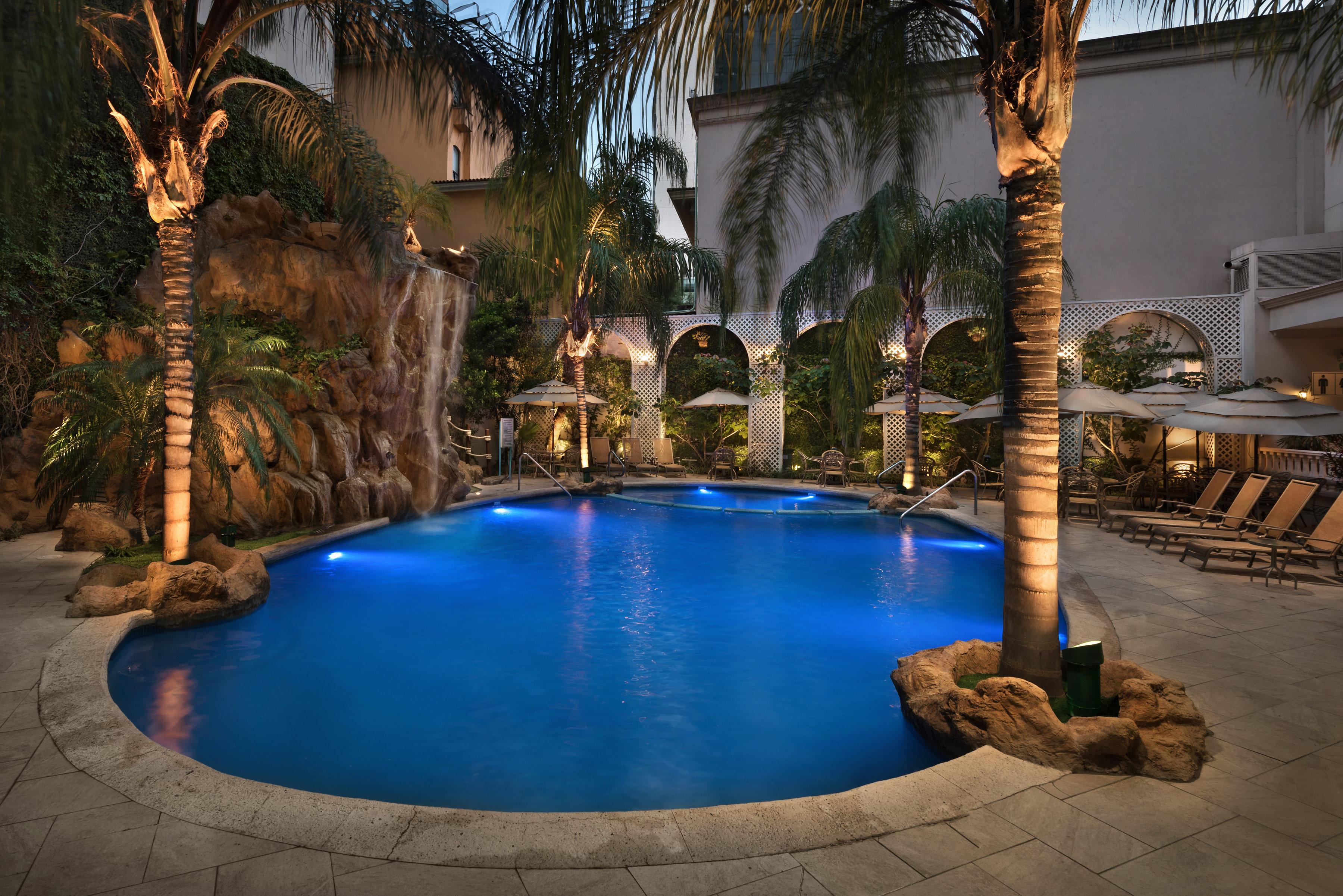 Safi Royal Luxury Valle San Pedro Garza Garcia Buitenkant foto The pool at the hotel