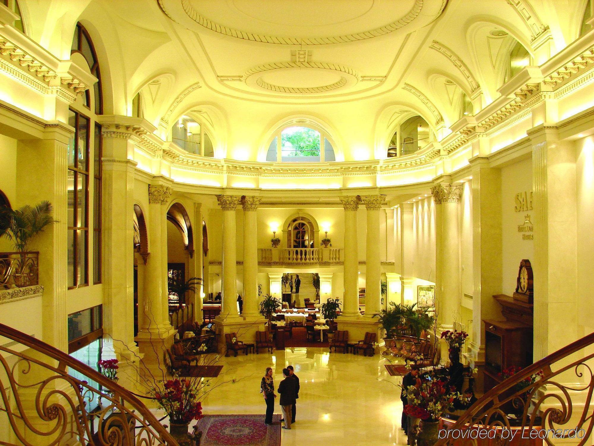 Safi Royal Luxury Valle San Pedro Garza Garcia Interieur foto The lobby of the hotel