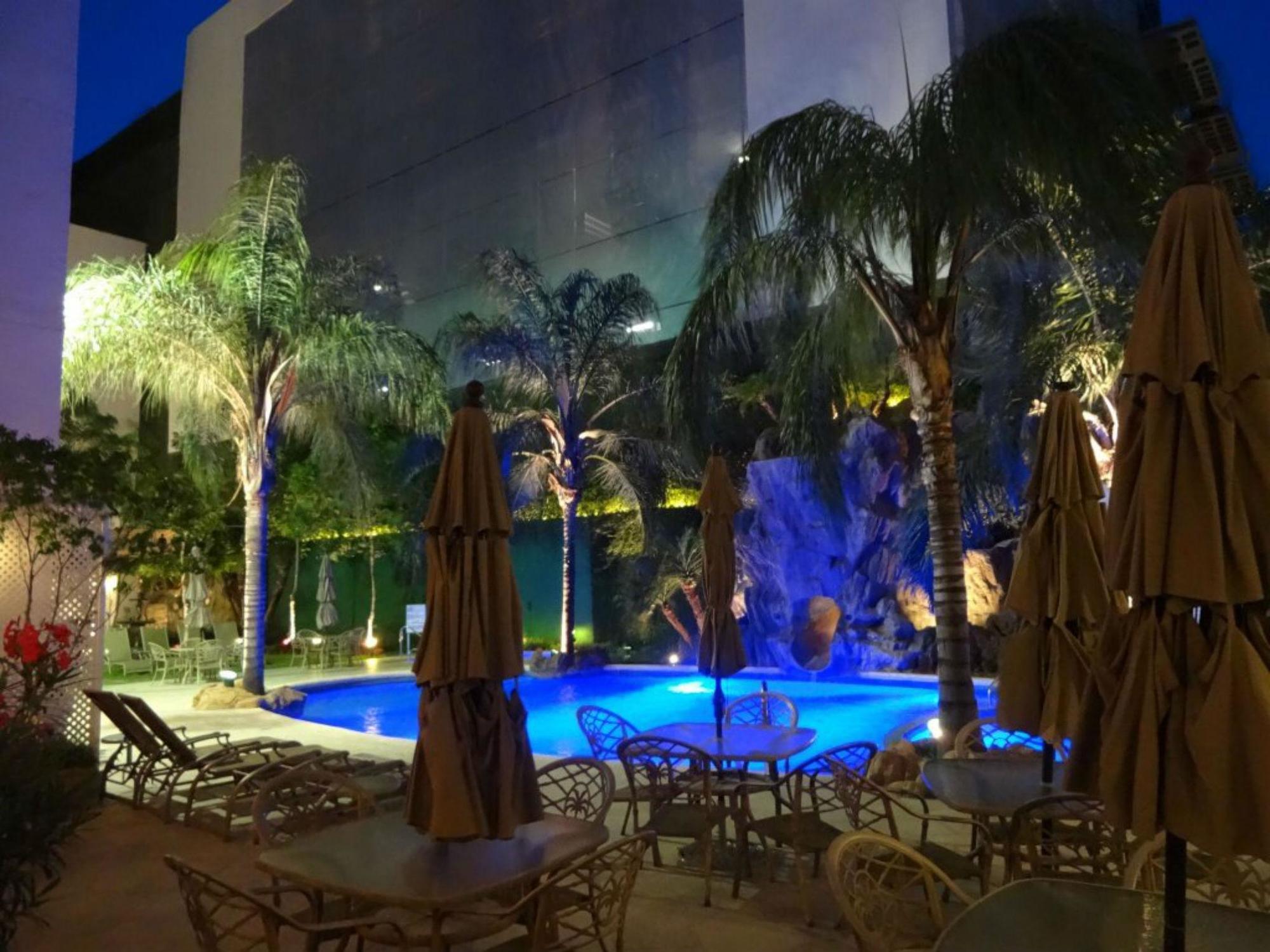 Safi Royal Luxury Valle San Pedro Garza Garcia Buitenkant foto Hotel's pool