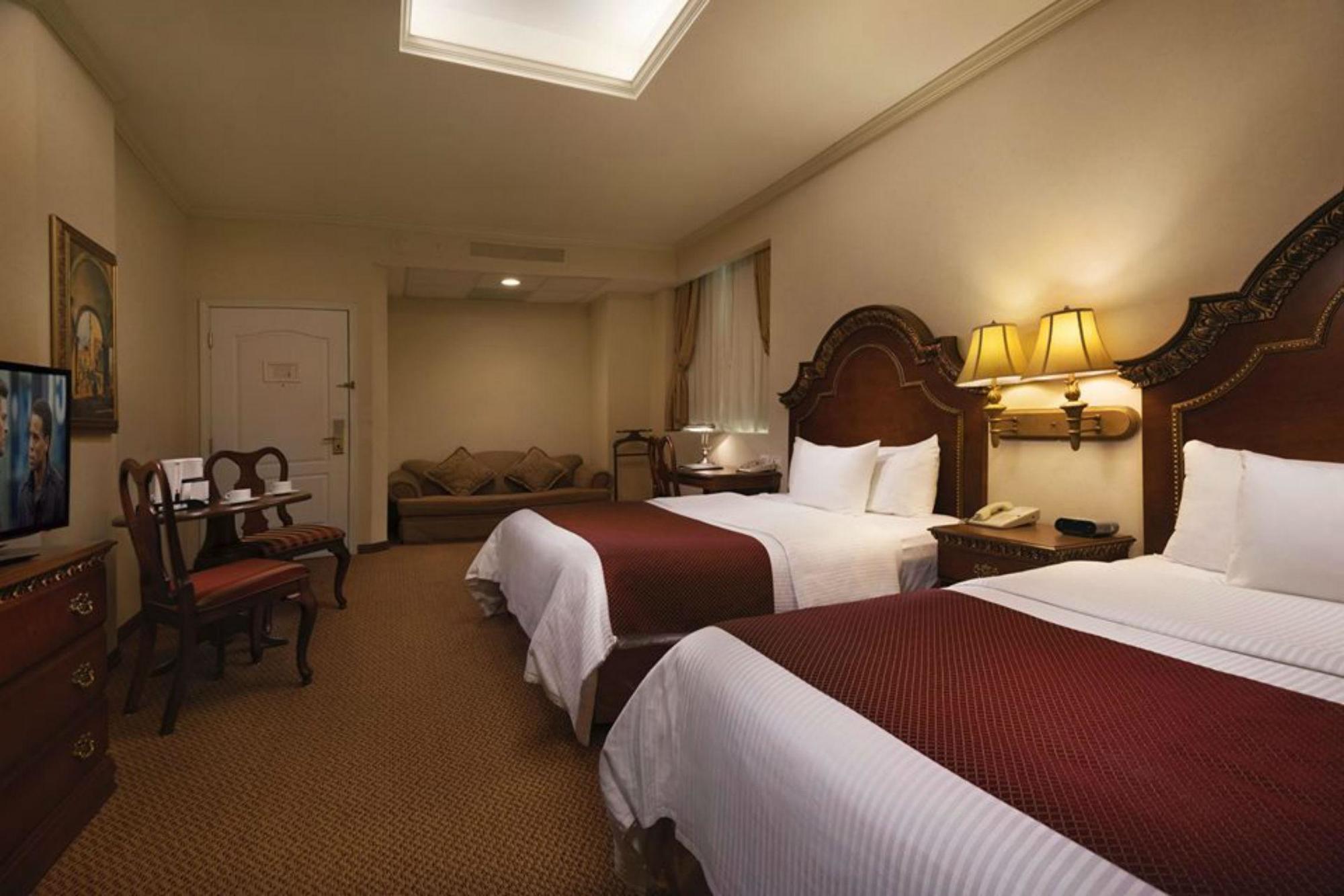 Safi Royal Luxury Valle San Pedro Garza Garcia Buitenkant foto A room at the Inn at the Opera