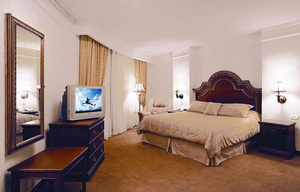 Safi Royal Luxury Valle San Pedro Garza Garcia Kamer foto A bedroom at the Waldorf Astoria New York