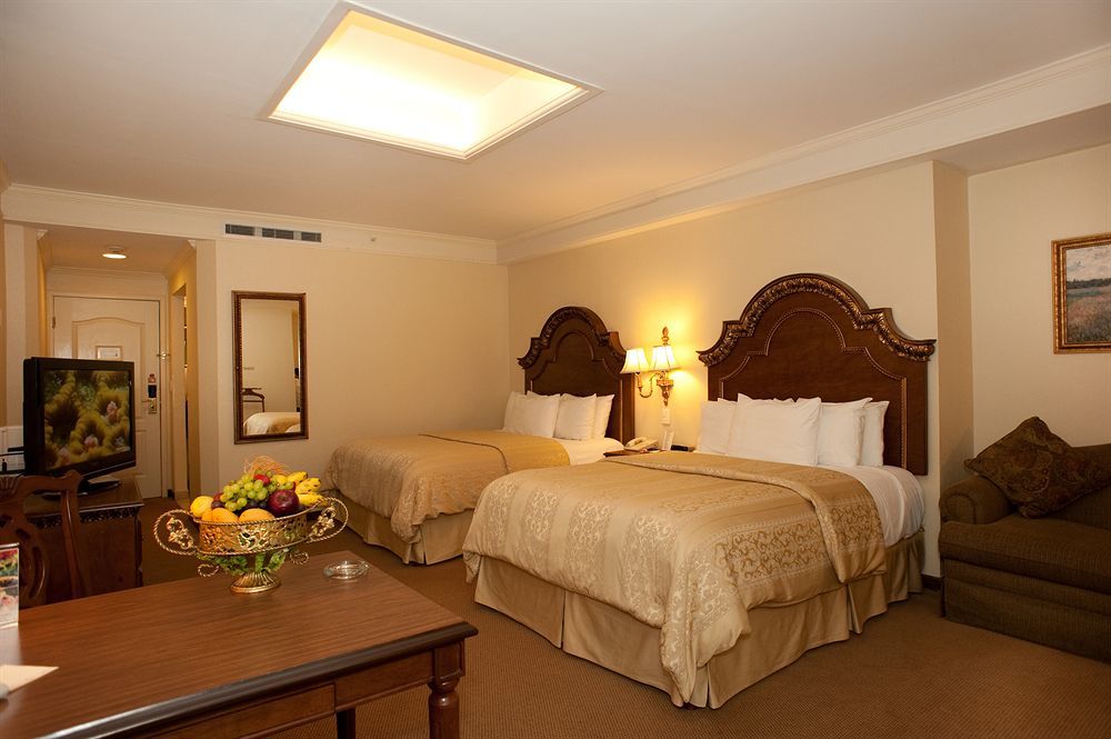 Safi Royal Luxury Valle San Pedro Garza Garcia Buitenkant foto A room at the Inn at the Opera