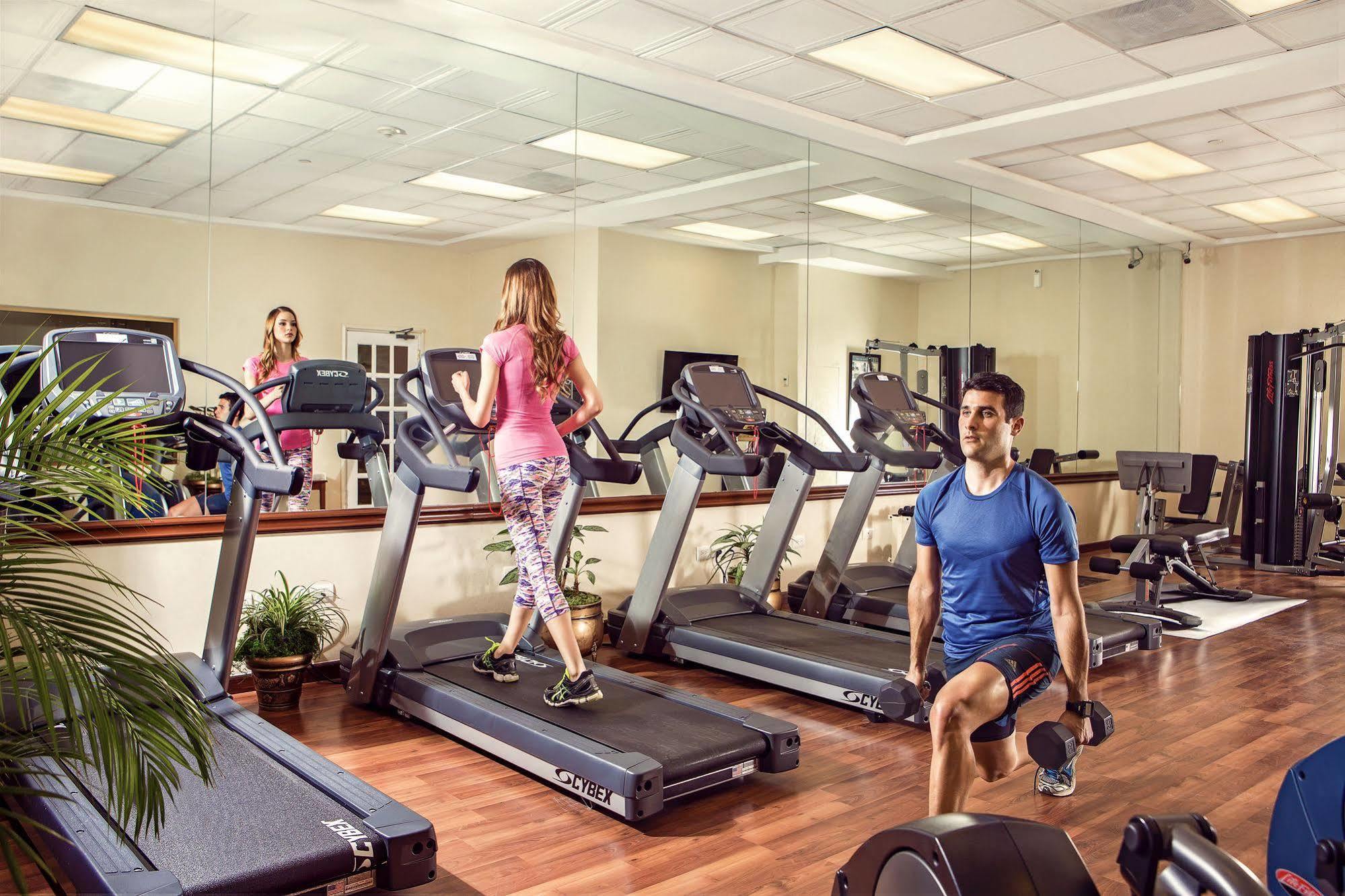 Safi Royal Luxury Valle San Pedro Garza Garcia Buitenkant foto A gym in the United States